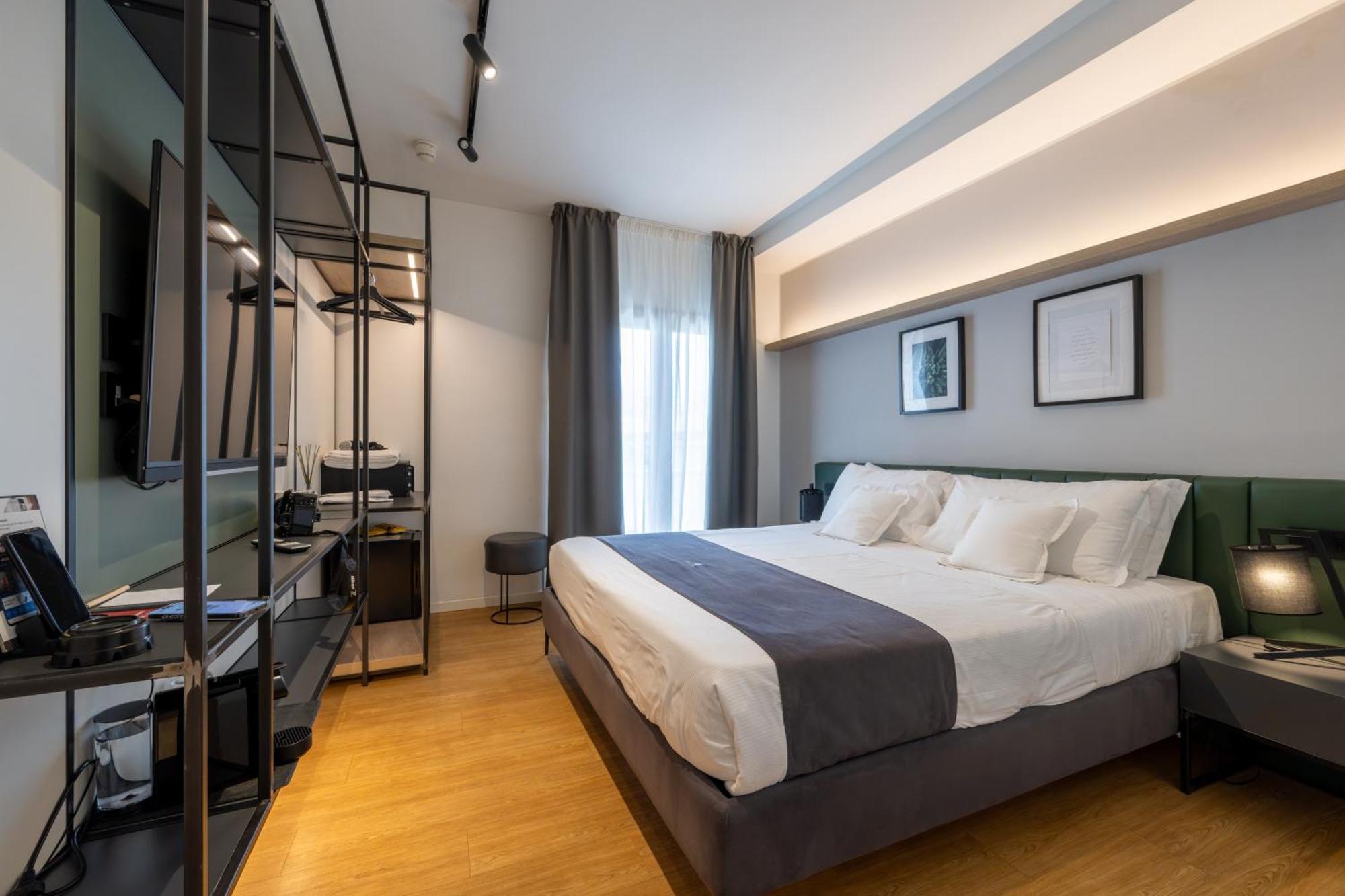 Meg Lifestyle Hotel & Apartaments ริชชิโอเน ภายนอก รูปภาพ