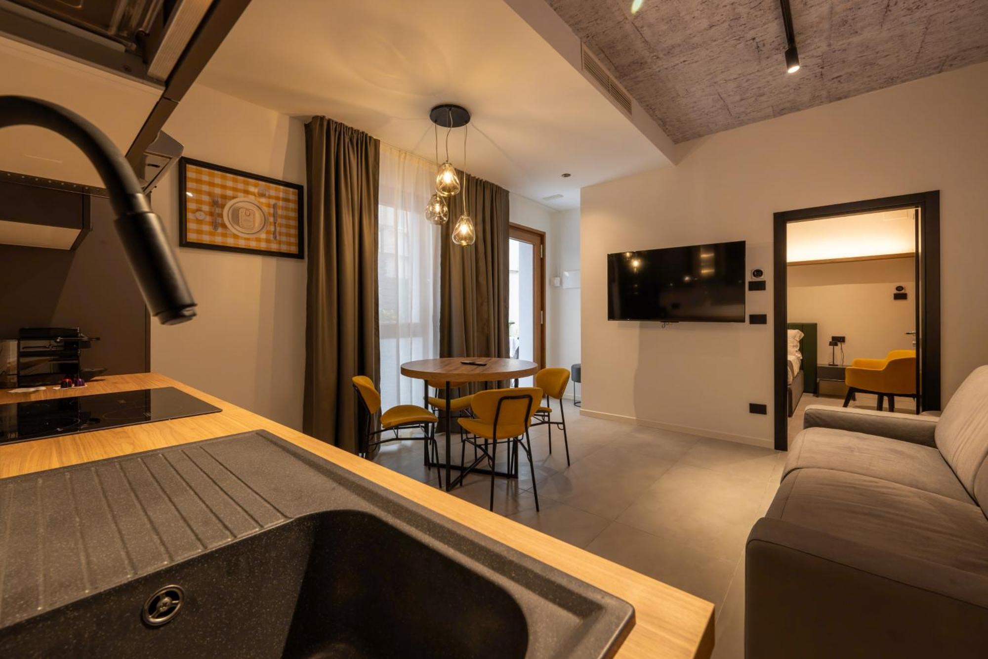 Meg Lifestyle Hotel & Apartaments ริชชิโอเน ภายนอก รูปภาพ